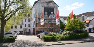 Oma und Opa-Wandbild am Gebäude der AWO-Geschäftsstelle in Bremen